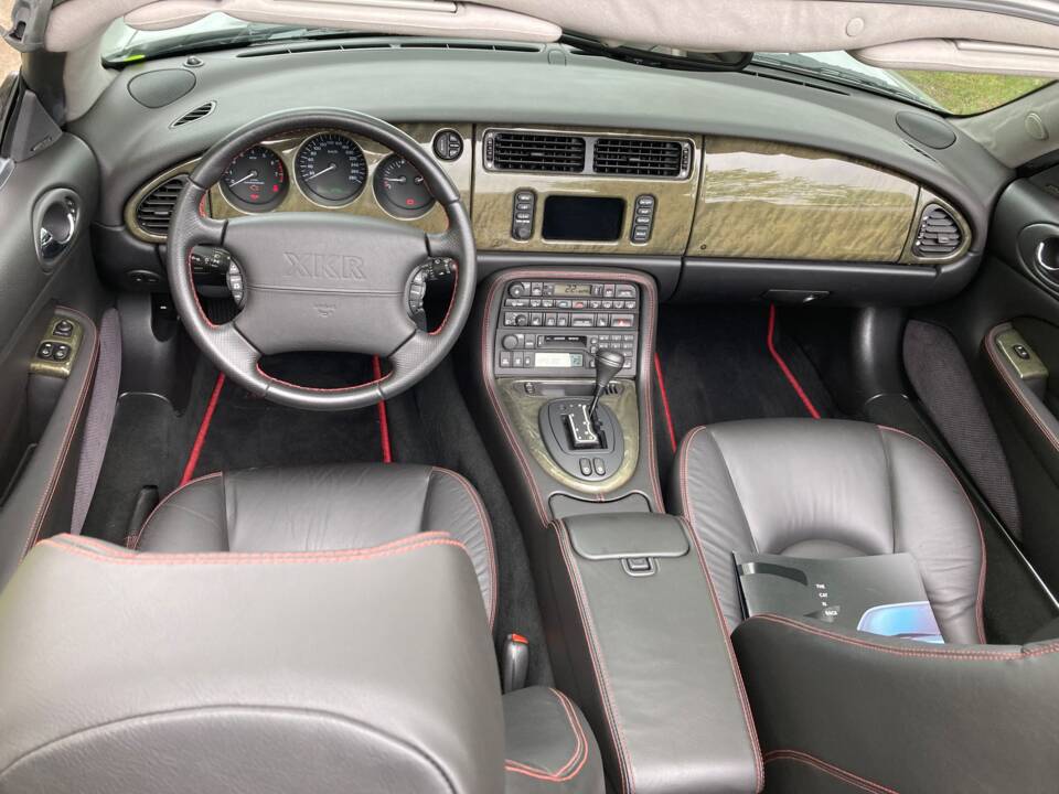 Bild 14/29 von Jaguar XKR (2000)