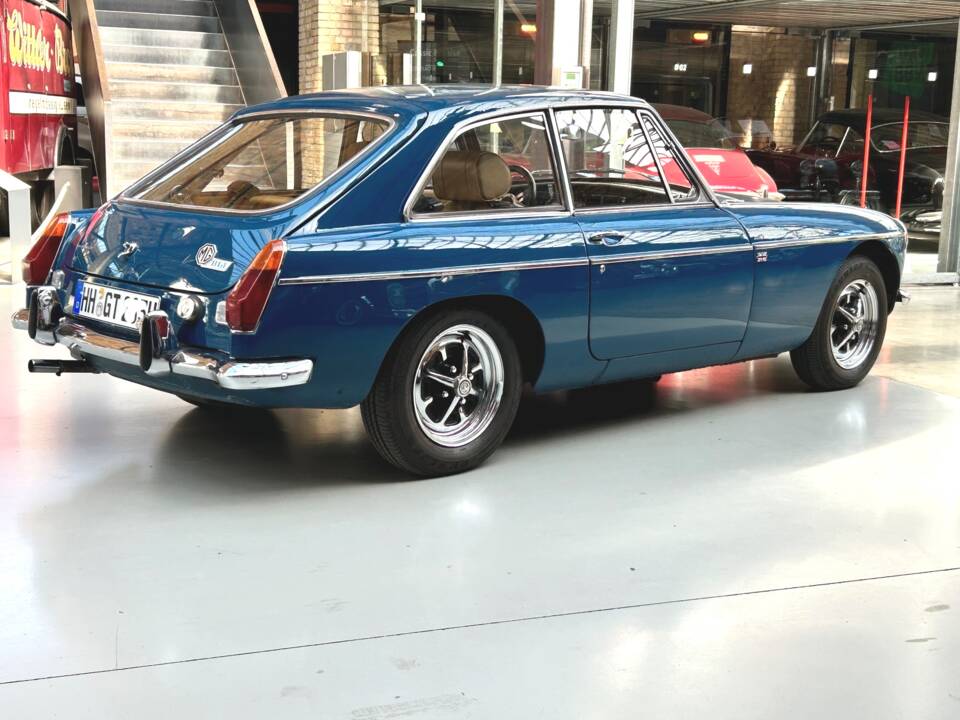 Image 7/21 of MG MGB GT (1973)