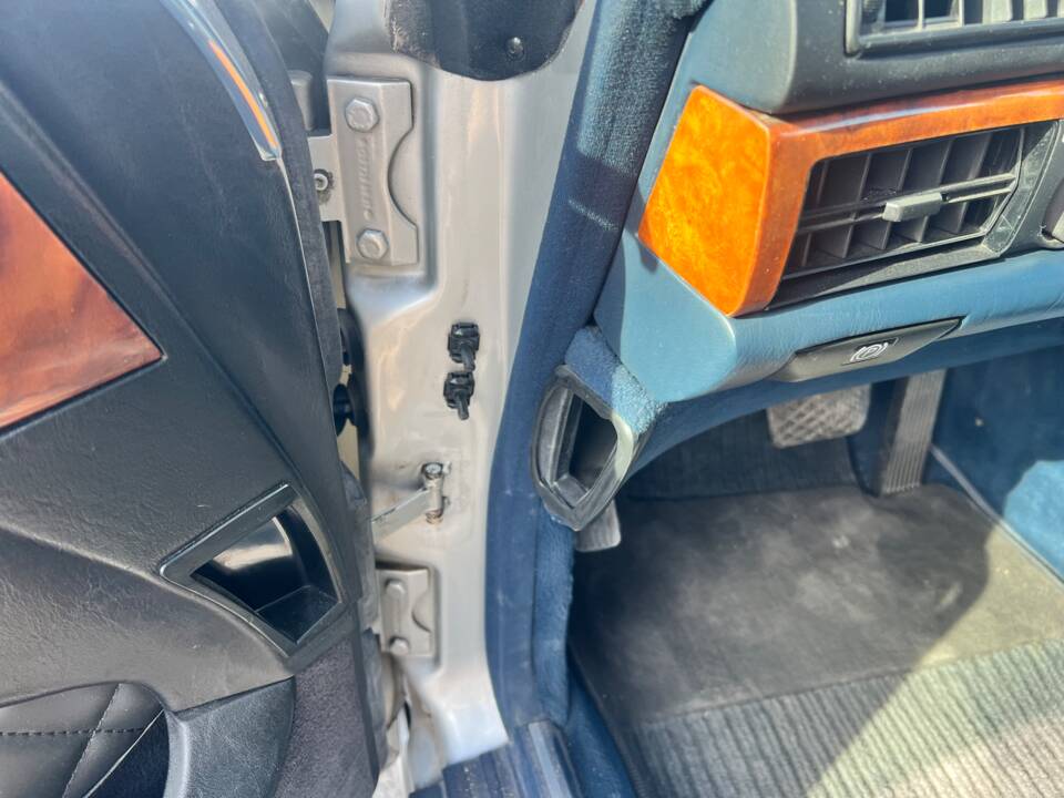 Image 22/77 of Mercedes-Benz 380 SEC (1982)