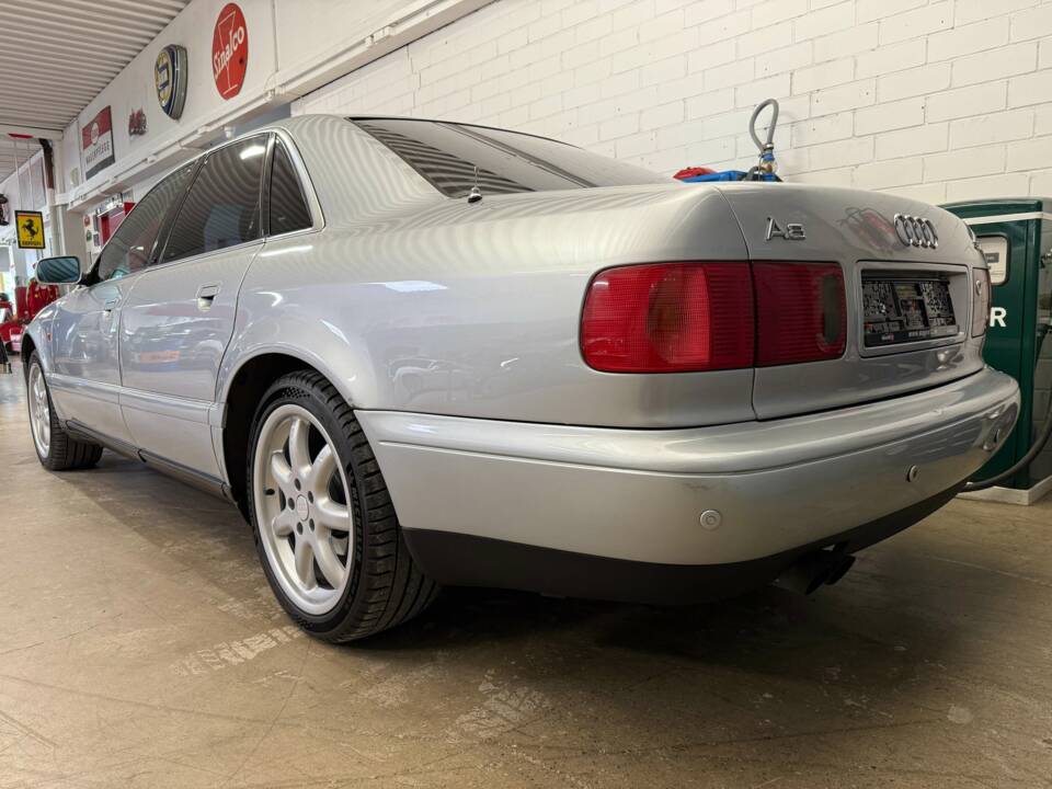 Immagine 13/17 di Audi A8 3.7 (1995)