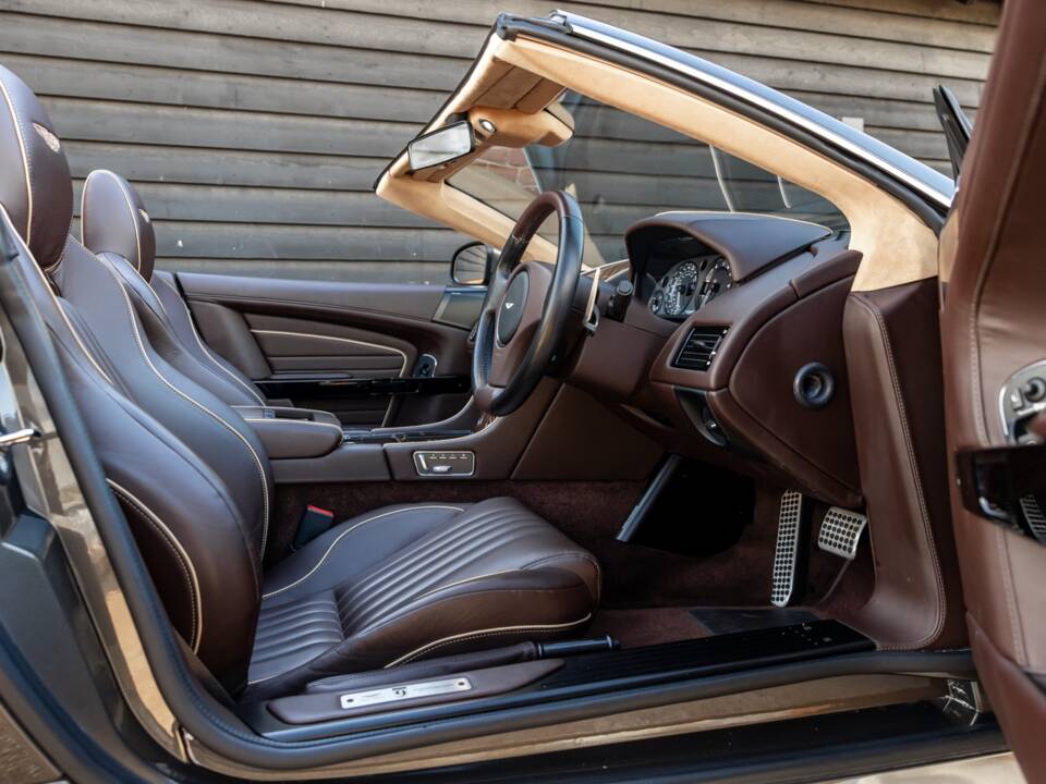 Bild 41/79 von Aston Martin DB 9 GT Volante (2017)