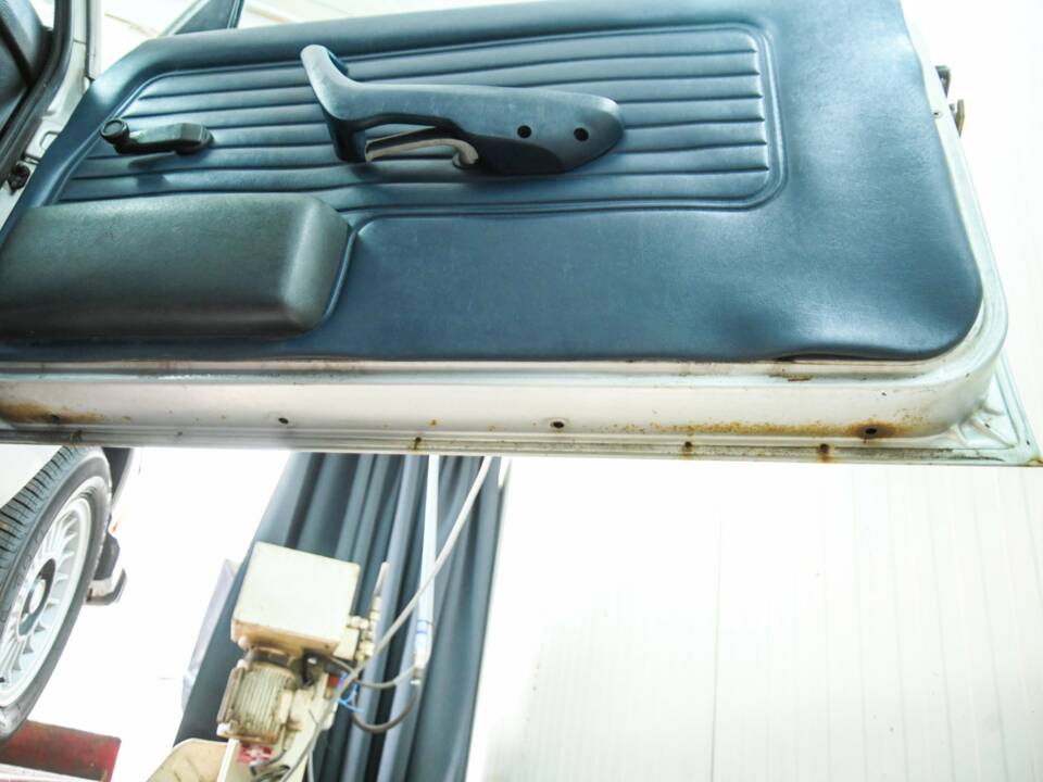 Bild 45/50 von BMW 320i (1981)