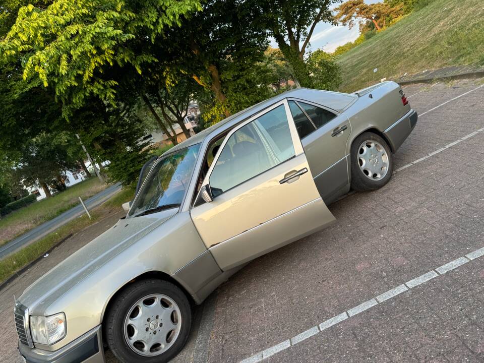 Bild 7/13 von Mercedes-Benz 260 E (1989)