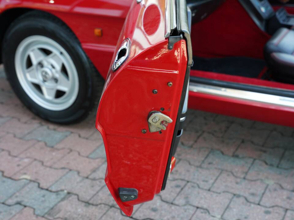 Imagen 41/50 de Alfa Romeo 2.0 Spider (1990)