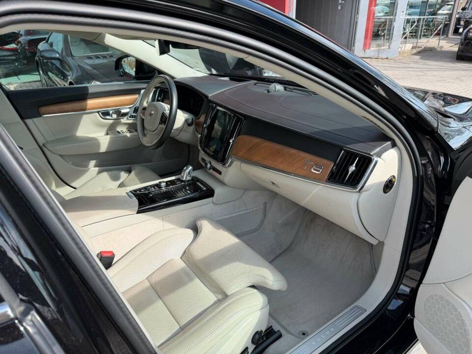 Bild 19/27 von Volvo S90 T8 (2018)