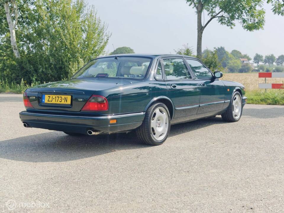 Image 8/50 of Jaguar XJR 4.0 Supercharged (1996)