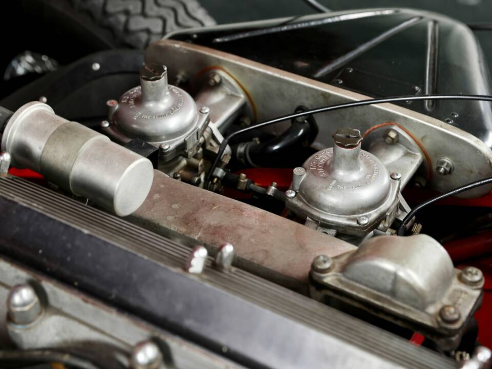 Bild 29/44 von Jaguar E-Type (2+2) (1969)