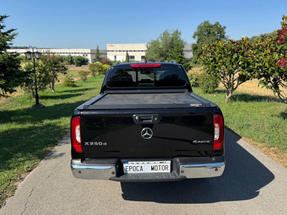 Immagine 4/24 di Mercedes-Benz X 250 d 4MATIC (2020)