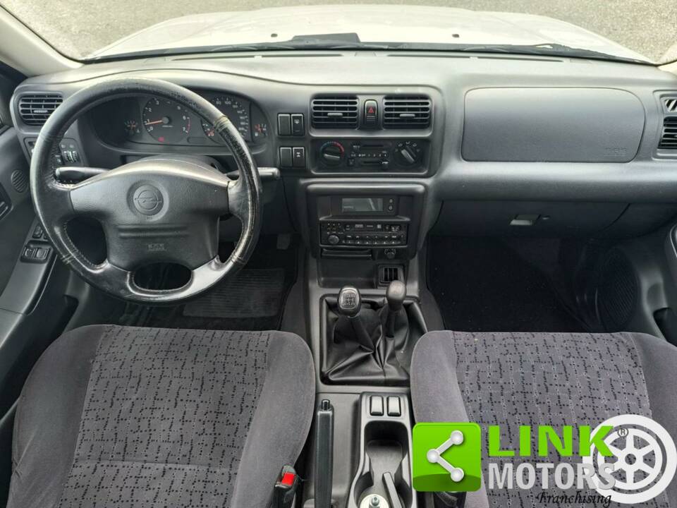 Image 4/10 of Opel Frontera 2.2i (2000)