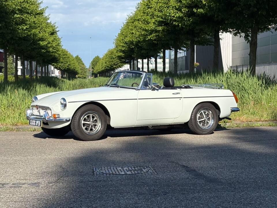 Image 10/18 of MG MGB (1975)
