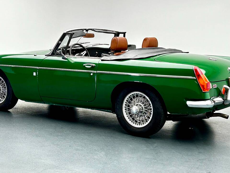 Image 4/14 of MG MGB (1976)