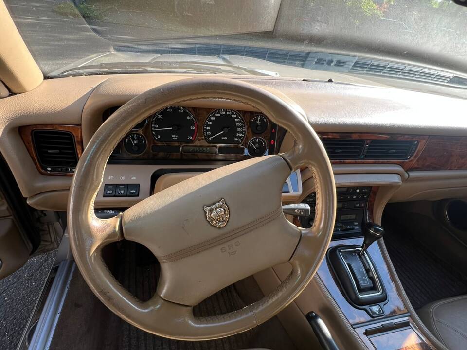 Image 15/31 of Jaguar XJ6 3.2 (1995)