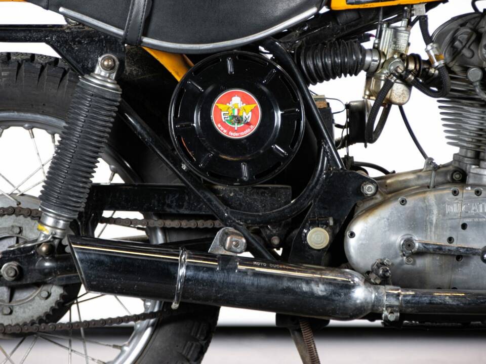 Image 26/50 of Ducati 250 Scrambler (1971)