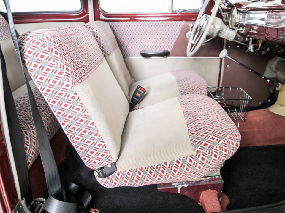 Image 16/50 of Volvo PV 444 (1953)