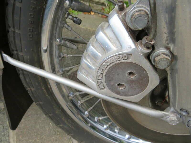 Image 34/47 of Norton Commando 850 Roadster (1974)
