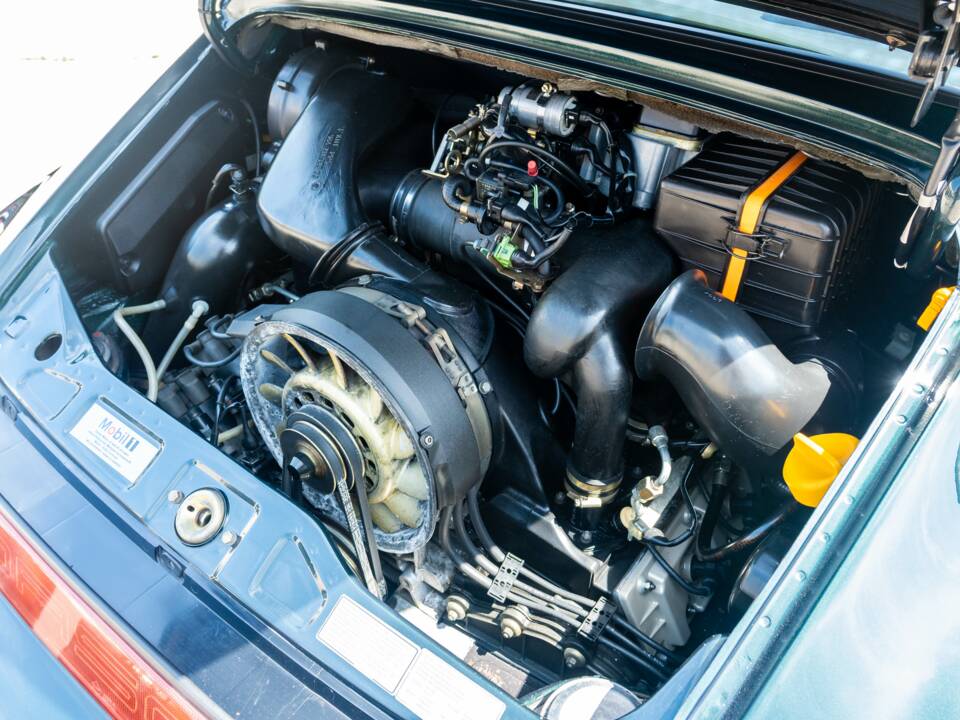 Image 34/35 of Porsche 911 Carrera 2 (1990)