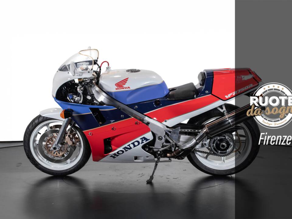 Image 1/29 of Honda VFR 750R RC 30 (1991)