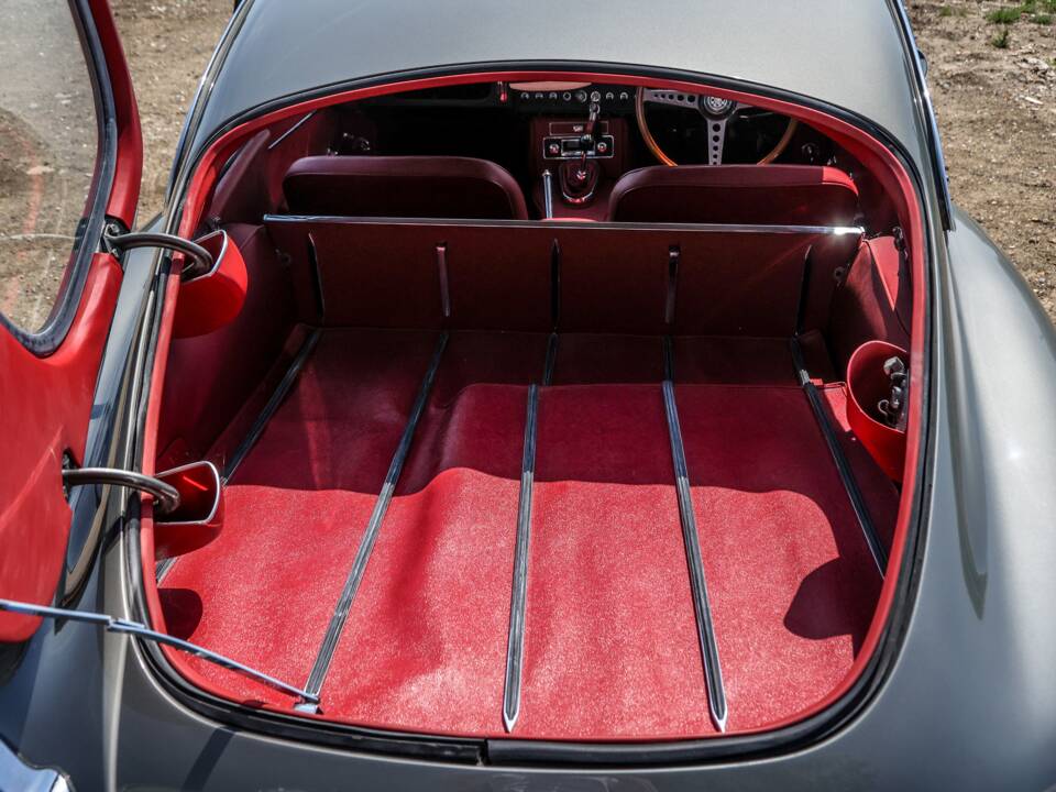 Image 42/44 de Jaguar Type E 4.2 (1964)
