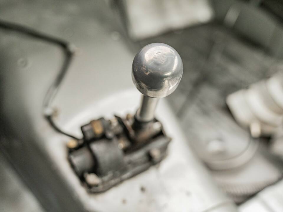 Afbeelding 30/40 van Mercedes-Benz 350 SLC (1973)