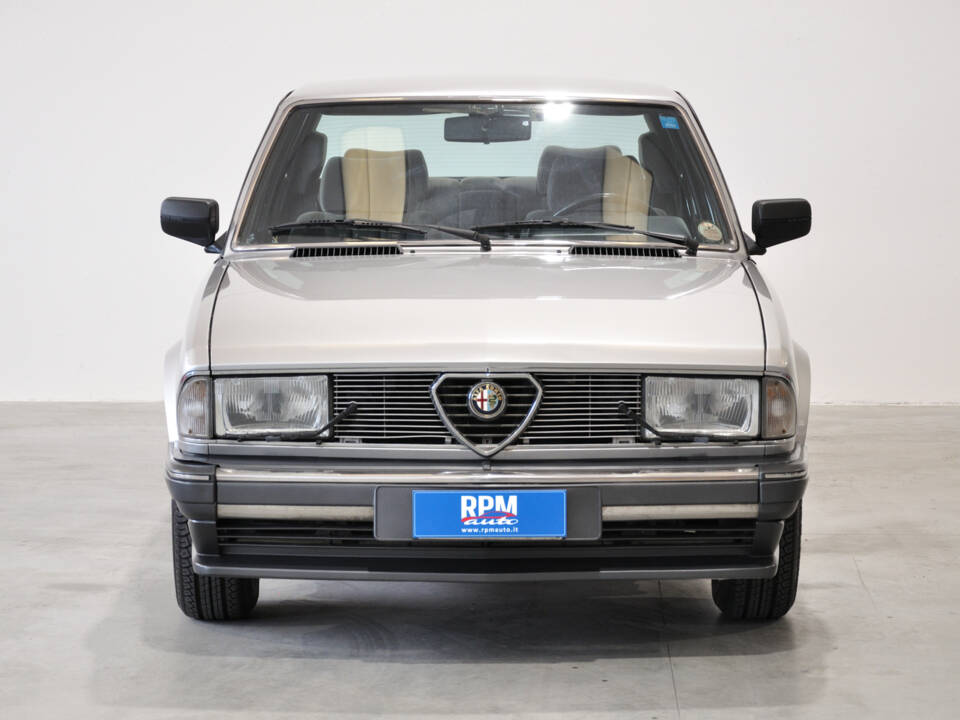 Immagine 6/40 di Alfa Romeo Alfa 6 - 2.0 (1986)