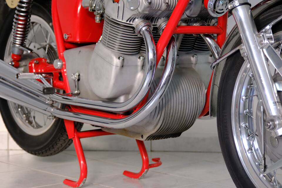 Image 23/99 of MV Agusta 750 Sport (1971)