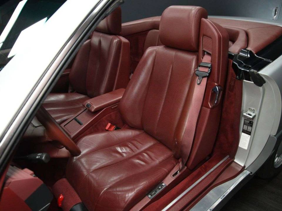 Image 11/30 of Mercedes-Benz 500 SL (1992)