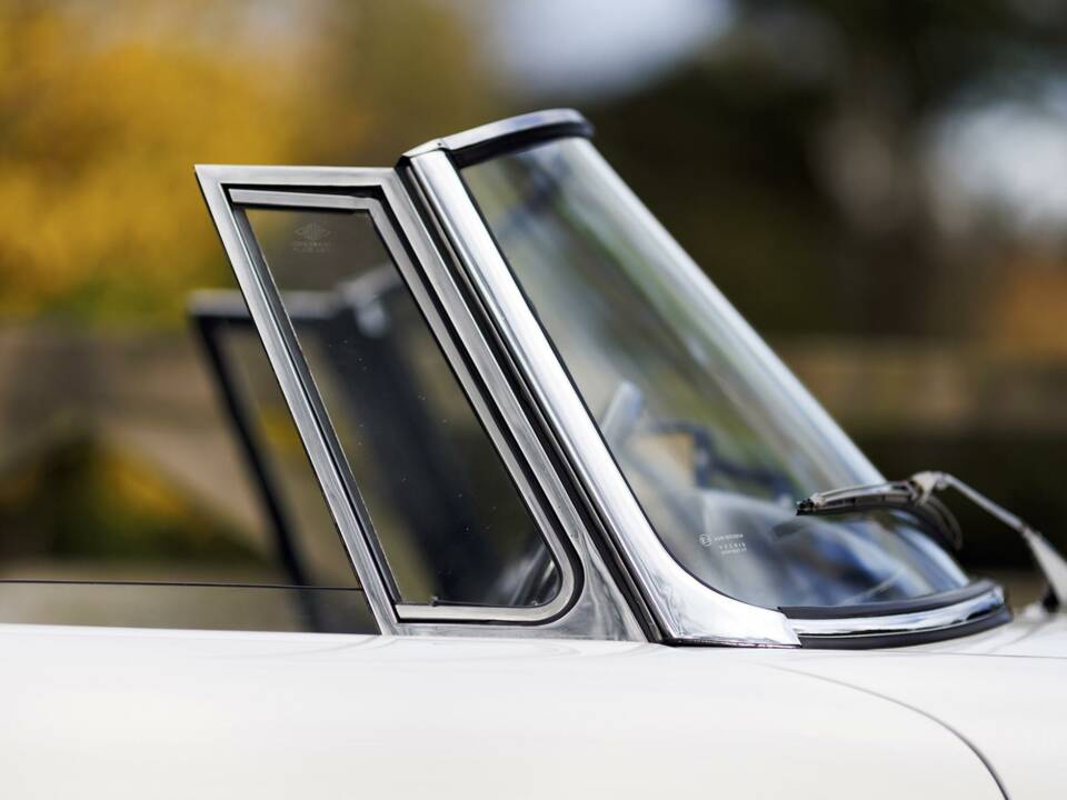 Image 35/50 of Alfa Romeo 2600 Spider (1964)