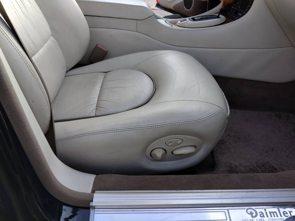 Image 19/71 of Daimler Super V8 (2000)