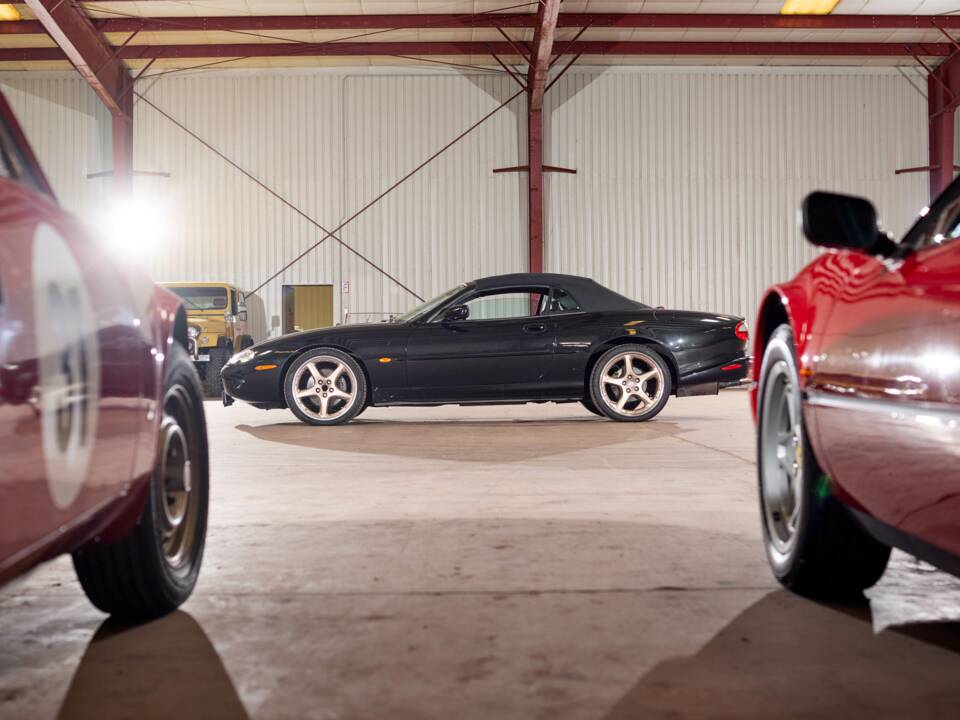 Bild 26/55 von Jaguar XKR (2000)