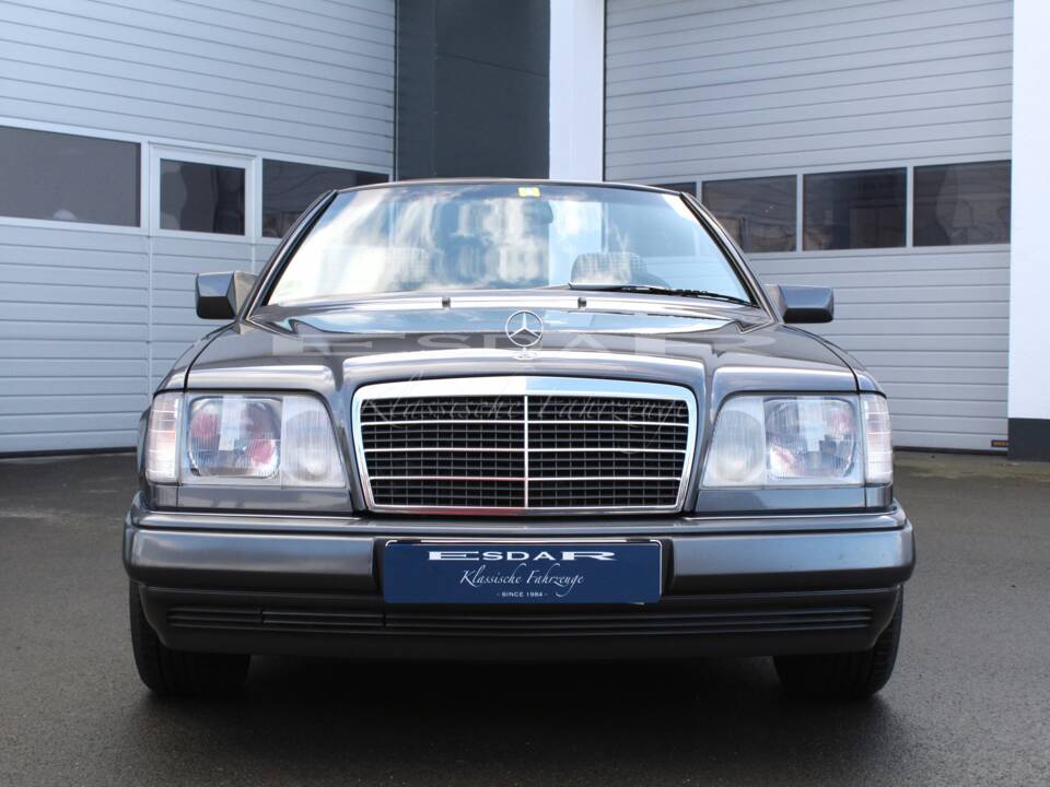 Bild 6/31 von Mercedes-Benz E 200 (1996)