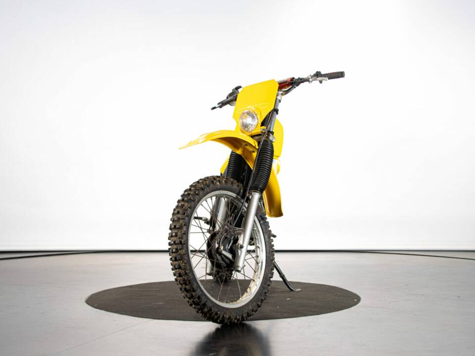Immagine 2/9 di Suzuki GN 400 (1980)