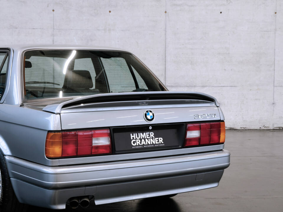 Image 10/22 de BMW 325i (1988)