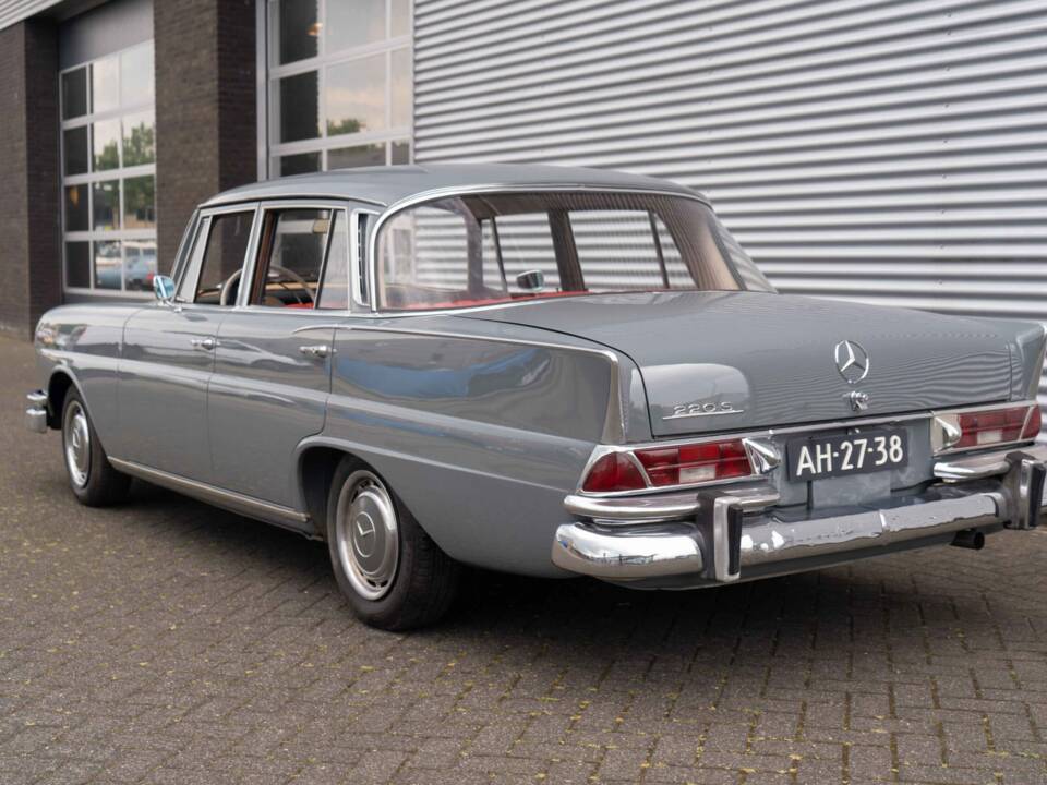 Image 4/8 of Mercedes-Benz 220 SE b (1962)