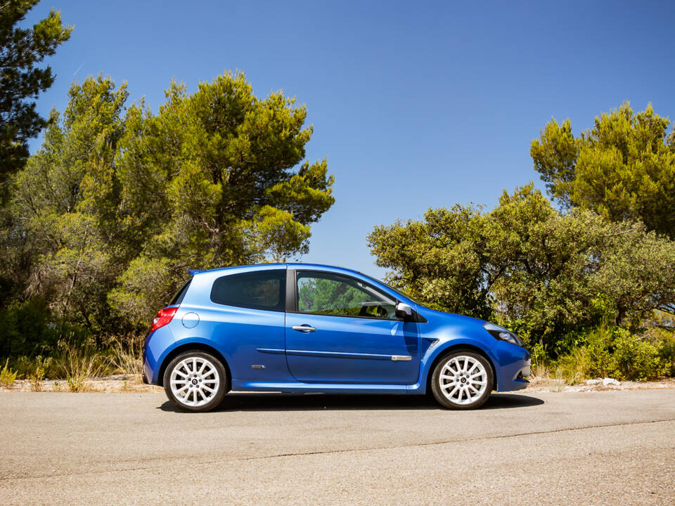 Image 36/40 of Renault Clio Gordini R.S. (2012)