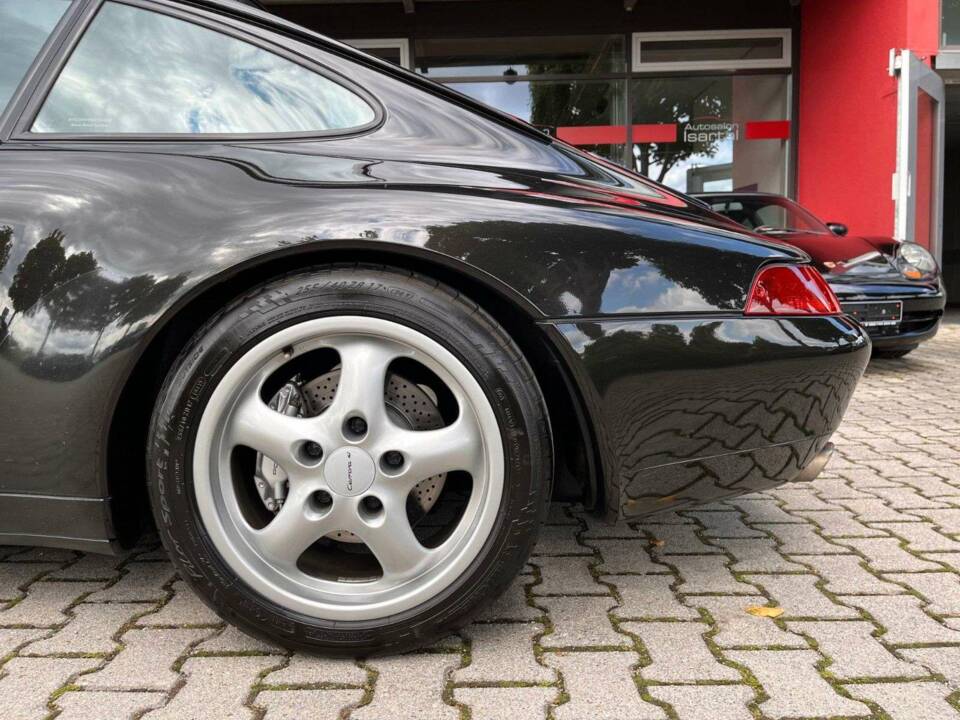 Image 12/19 of Porsche 911 Carrera 4 (1997)