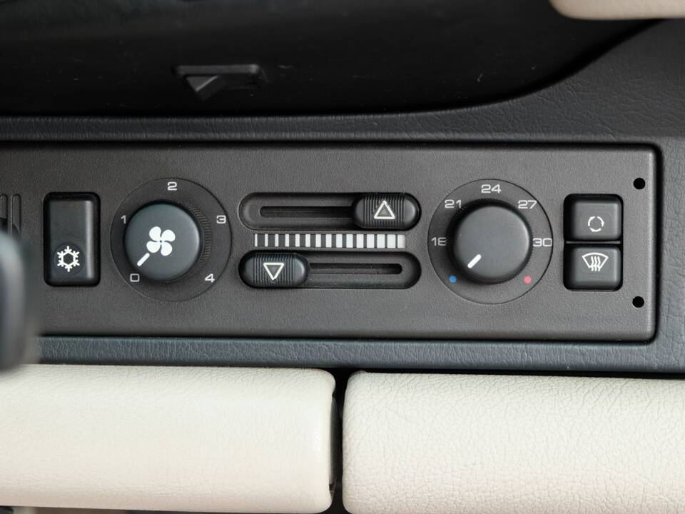 Image 38/60 de Porsche 911 Carrera 2 (1991)