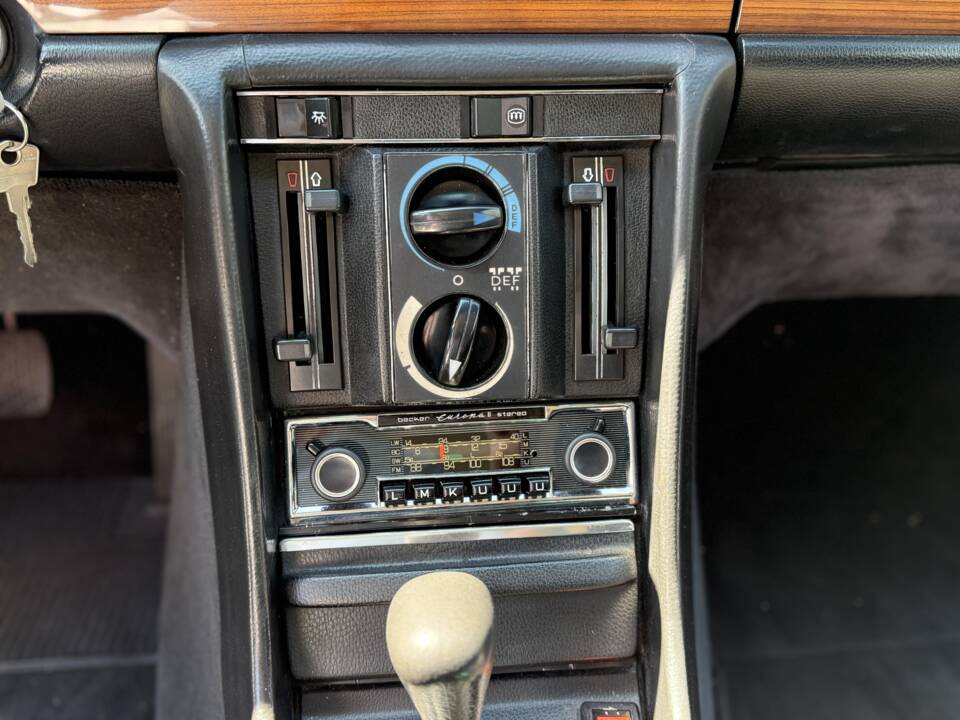 Imagen 24/42 de Mercedes-Benz 450 SEL 6,9 (1975)