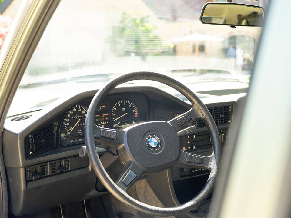 Image 38/63 of BMW 528i (1984)