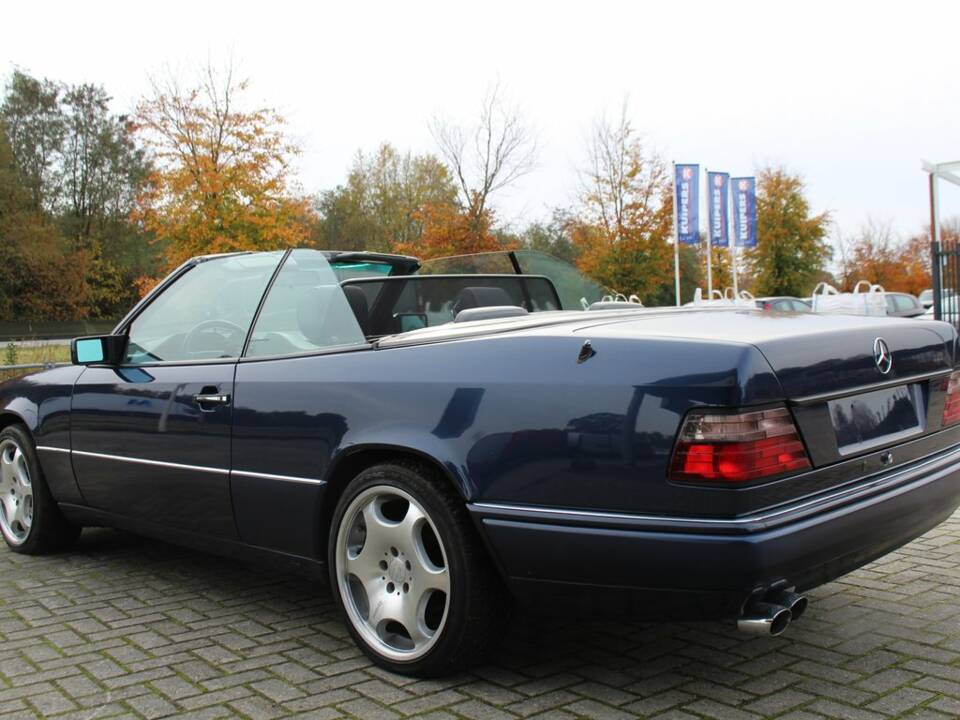 Immagine 5/8 di Mercedes-Benz E 200 (1995)