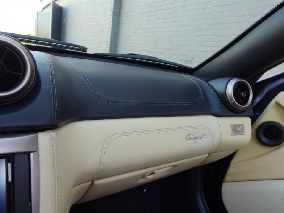 Bild 70/99 von Ferrari California (2009)