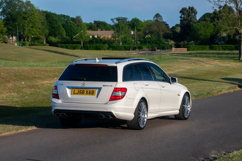 Immagine 18/50 di Mercedes-Benz C 63 AMG T (2009)
