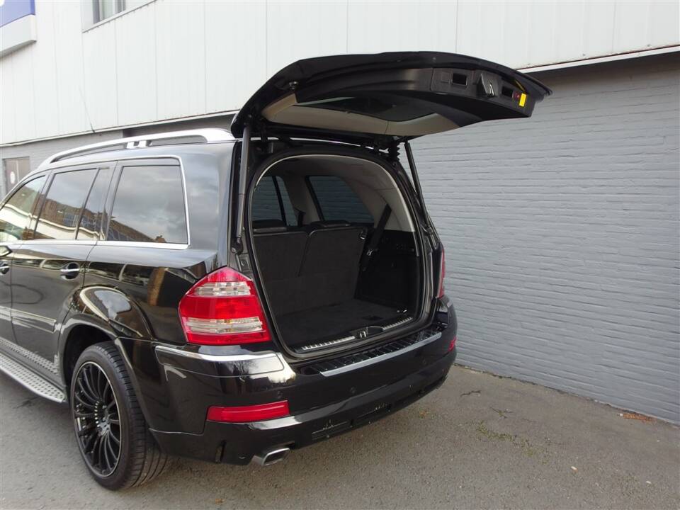 Image 76/99 of Mercedes-Benz GL 550 4MATIC (2009)