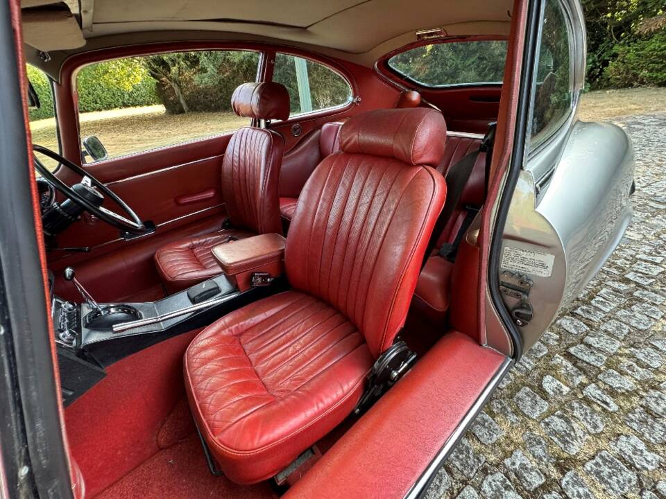 Afbeelding 24/30 van Jaguar E-Type V12 (2+2) (1974)