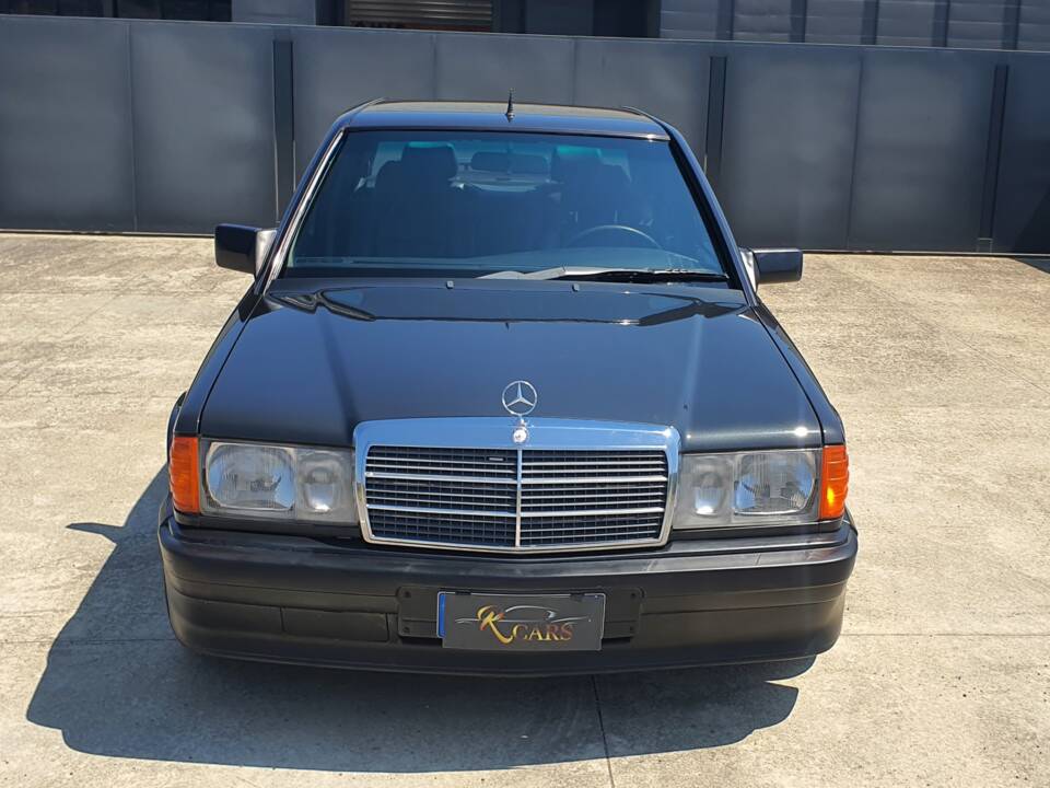 Image 2/30 de Mercedes-Benz 190 E 2.5-16V (1989)