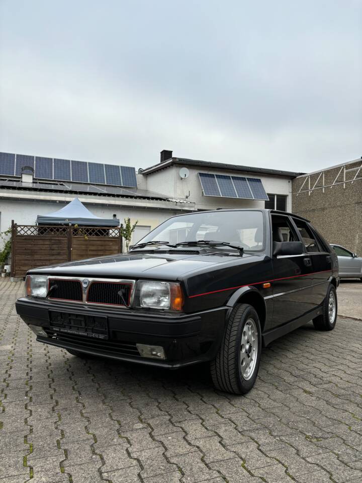 Image 1/8 of Lancia Delta 1.6 HF (1989)