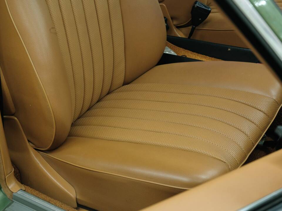 Image 26/50 de Mercedes-Benz 350 SE (1975)