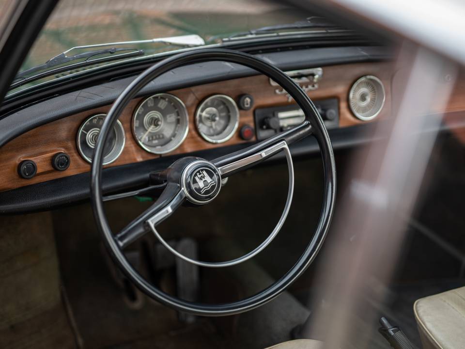 Image 27/38 of Volkswagen Karmann Ghia 1500 (1968)