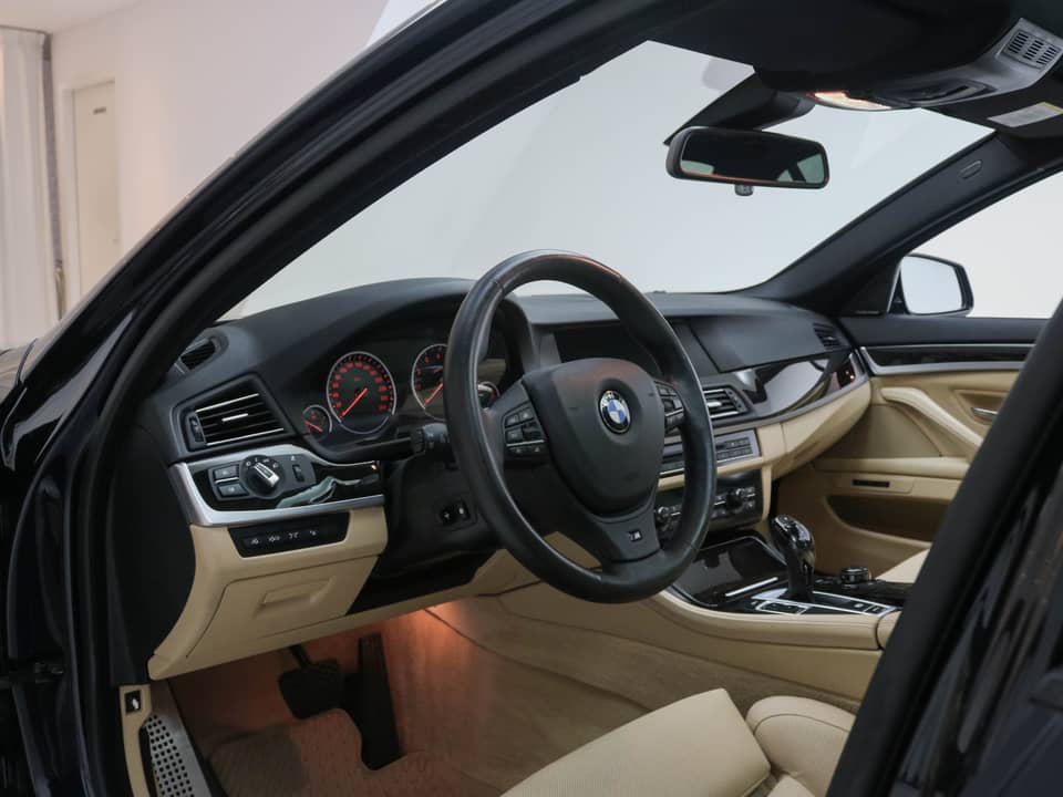 Image 8/24 of BMW 550i (2012)