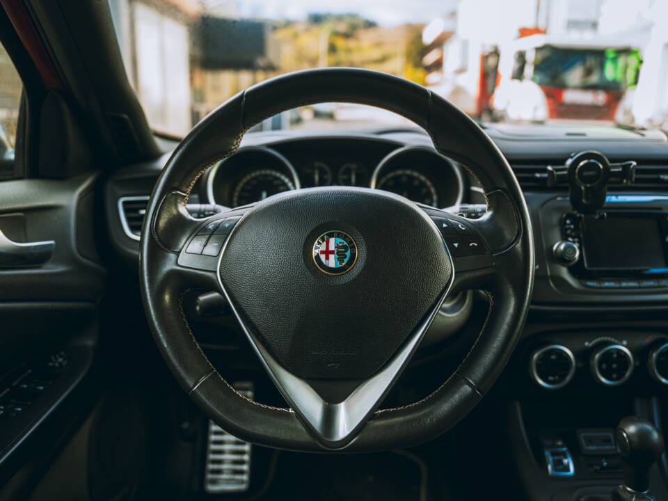 Afbeelding 14/26 van Alfa Romeo Giulietta 1.8 TBi 16V QV (2015)