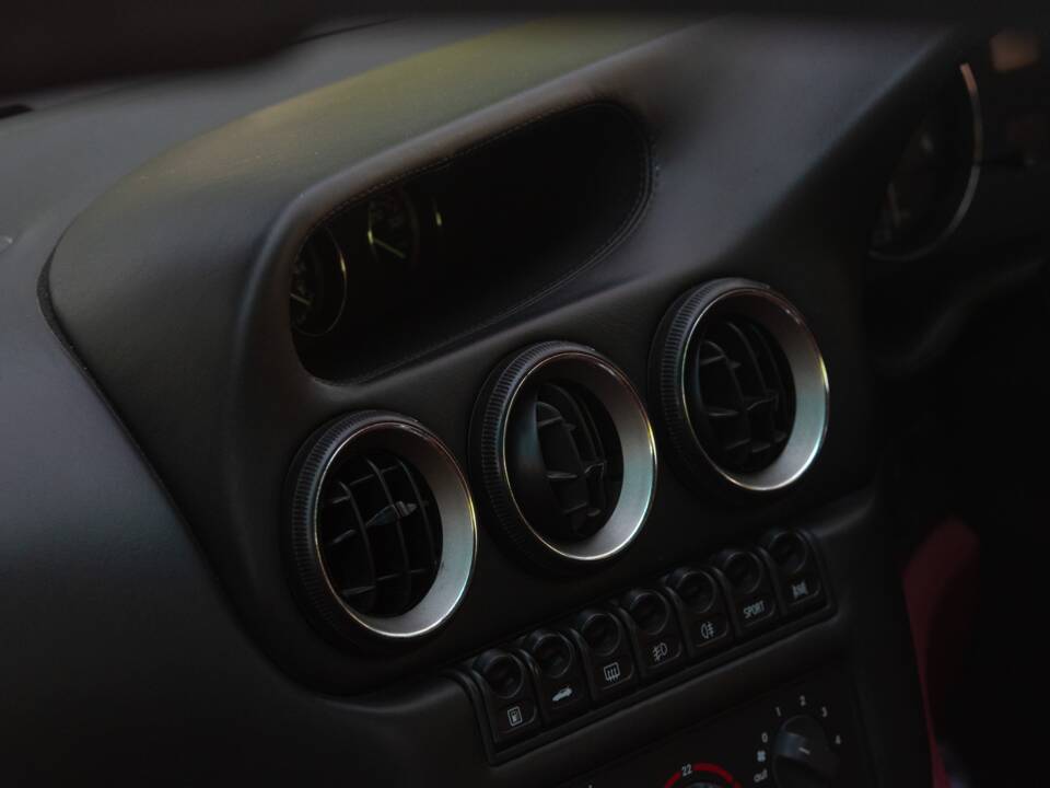 Image 21/37 of Ferrari 550 Maranello (2000)